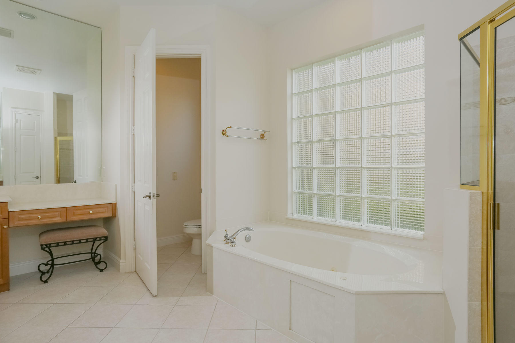 130 Bryce Lane Jupiter, FL 33458 - Photo 18 of 40 Master bathroom