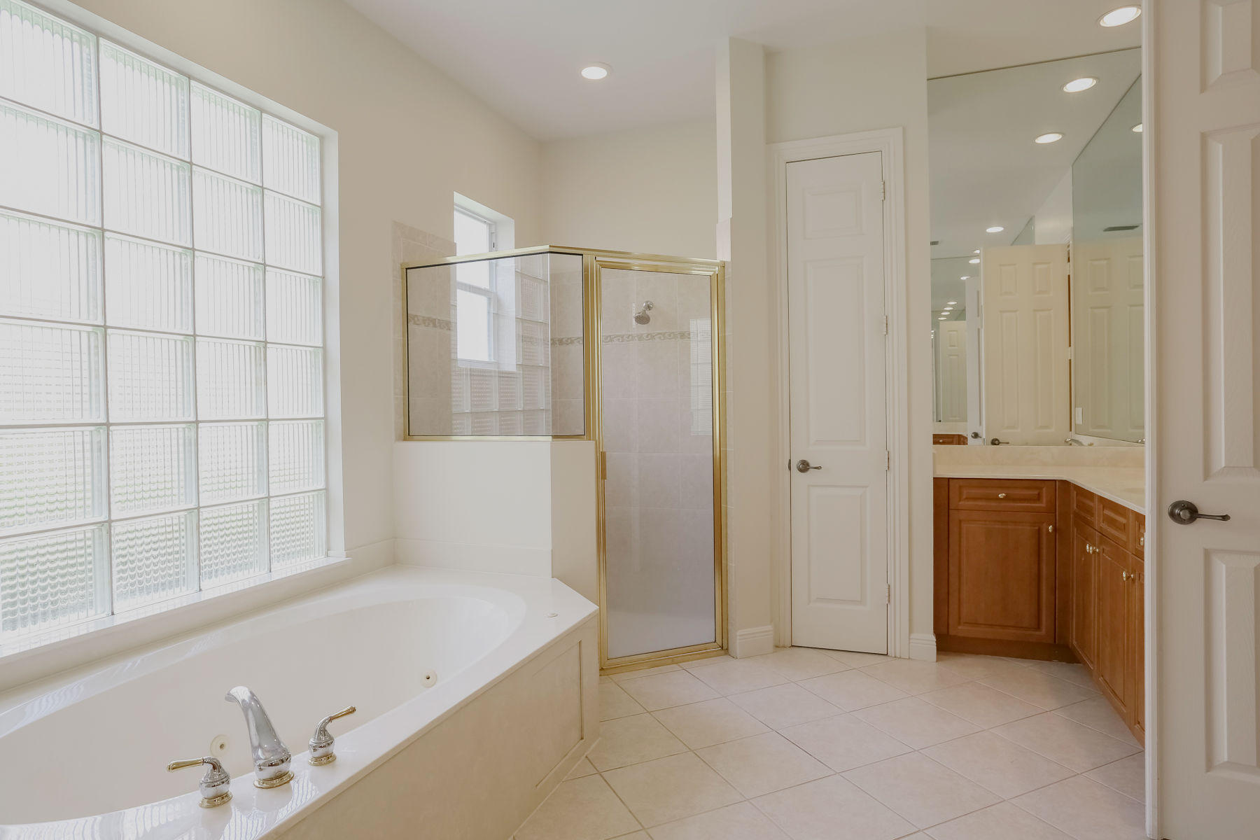 130 Bryce Lane Jupiter, FL 33458 - Photo 19 of 40 Naster Bathroom