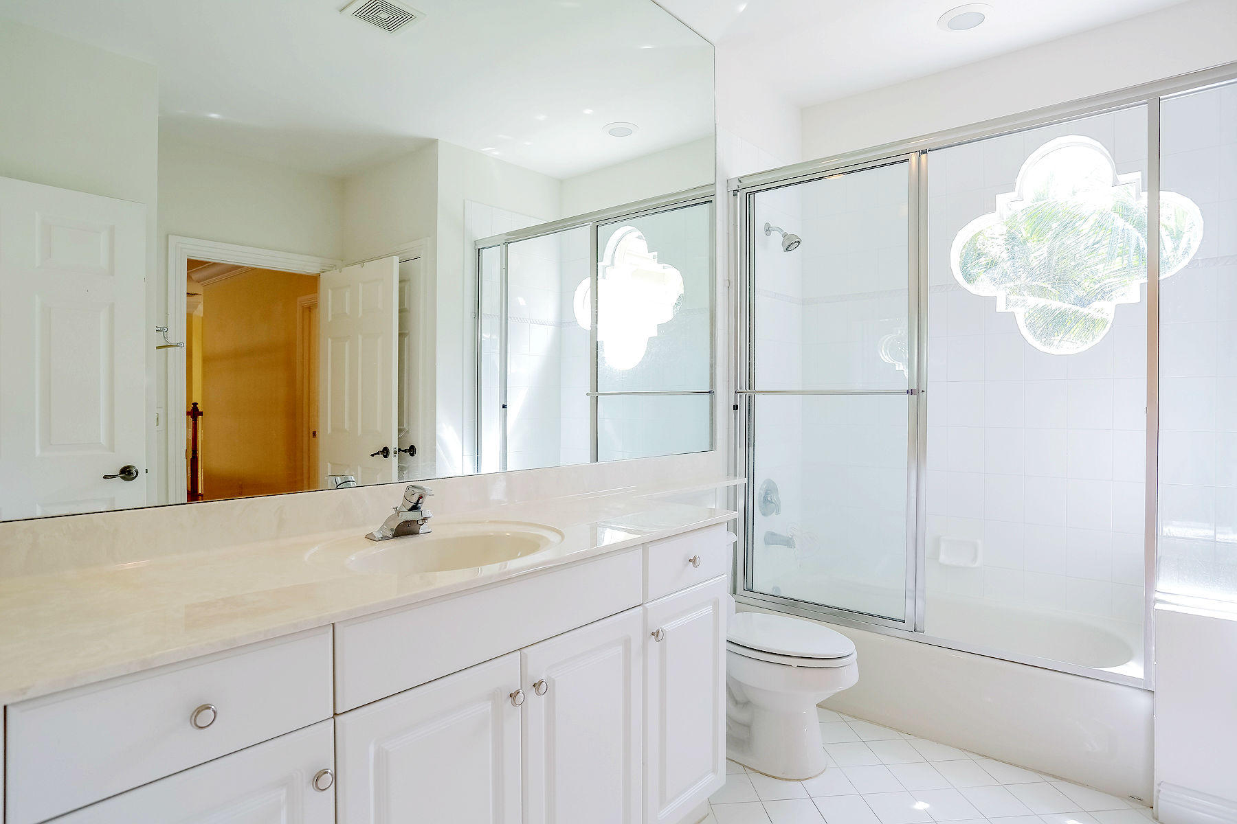 130 Bryce Lane Jupiter, FL 33458 - Photo 36 of 40 Guest Bathoom