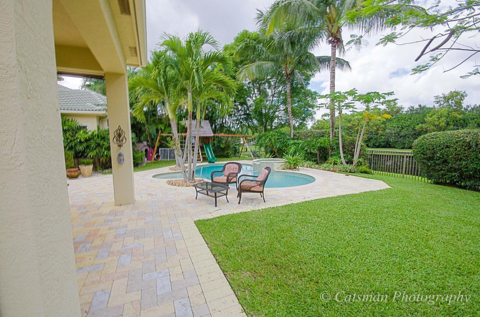 130 Bryce Lane Jupiter, FL 33458 - Photo 6 of 40 Backyard