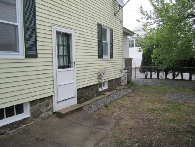 180 Calef Road Manchester, NH 03103 - Photo 22 of 23