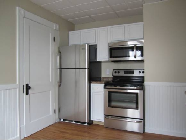180 Calef Road Manchester, NH 03103 - Photo 5 of 23