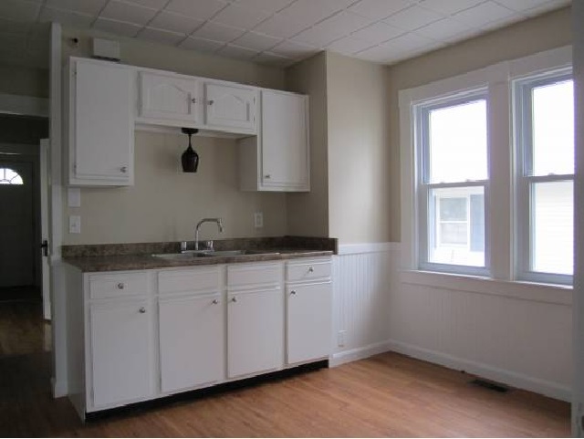 180 Calef Road Manchester, NH 03103 - Photo 6 of 23