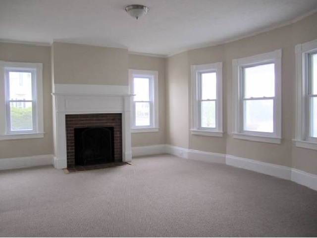 180 Calef Road Manchester, NH 03103 - Photo 7 of 23