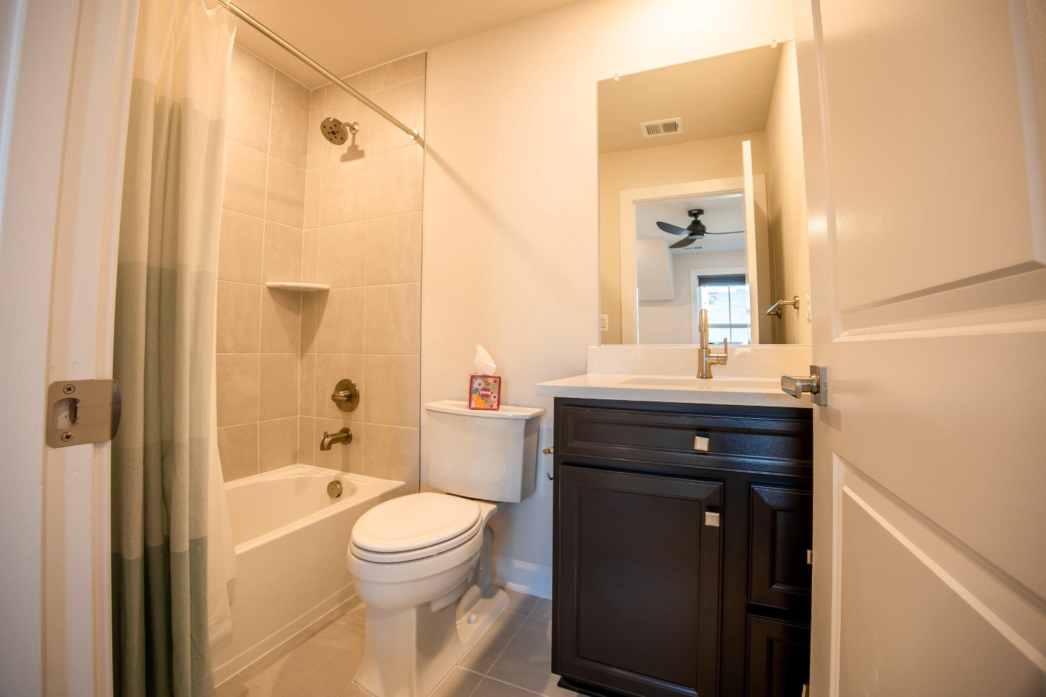 5313 8th Road South Arlington, VA 22204 - Photo 45 of 50 Full bath - 4th Floor
