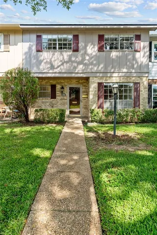 a front view of house with yard