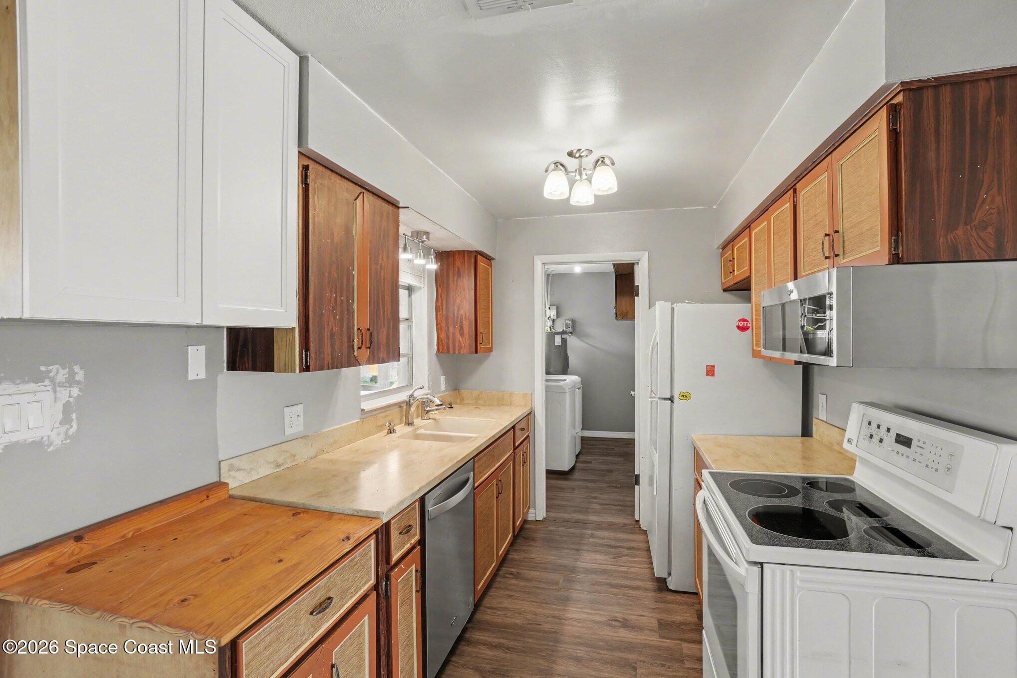 2870 Locksley Road Melbourne, FL 32935 - Photo 6 of 26 Kitchen