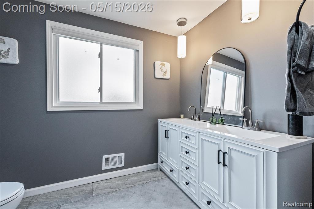 33429 Quaker Valley Road Farmington Hills, MI 48331 - Photo 17 of 45 Gallery Image 17