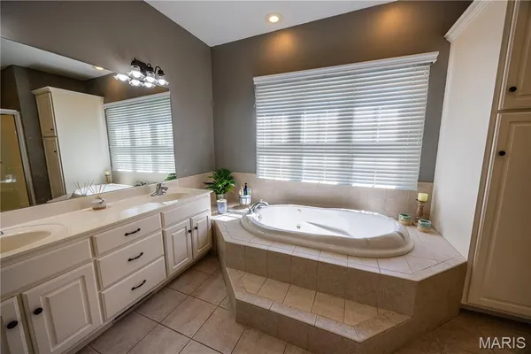 $525,000 | 2420 Kent Drive, Cape Girardeau, MO 63701