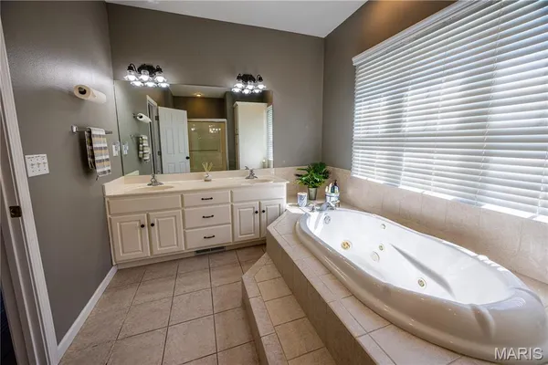 $525,000 | 2420 Kent Drive, Cape Girardeau, MO 63701