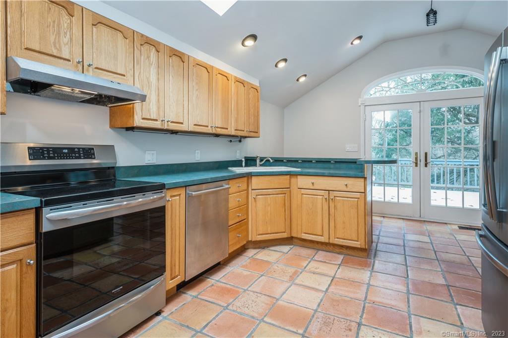2428 Long Ridge Road Stamford, CT 06903 - Photo 12 of 29