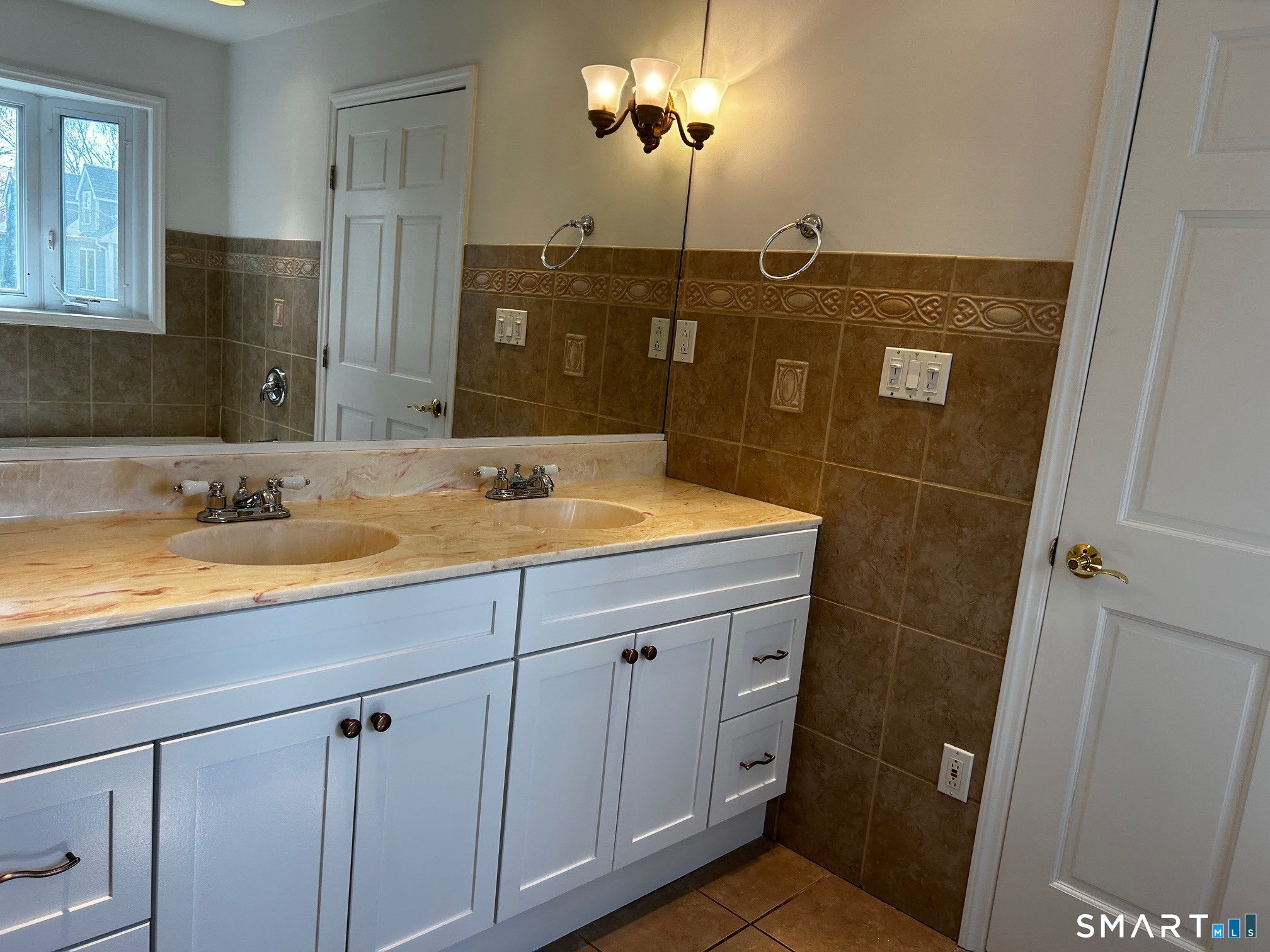 97 Godfrey Road Fairfield, CT 06825 - Photo 19 of 33 Primary bathroom.