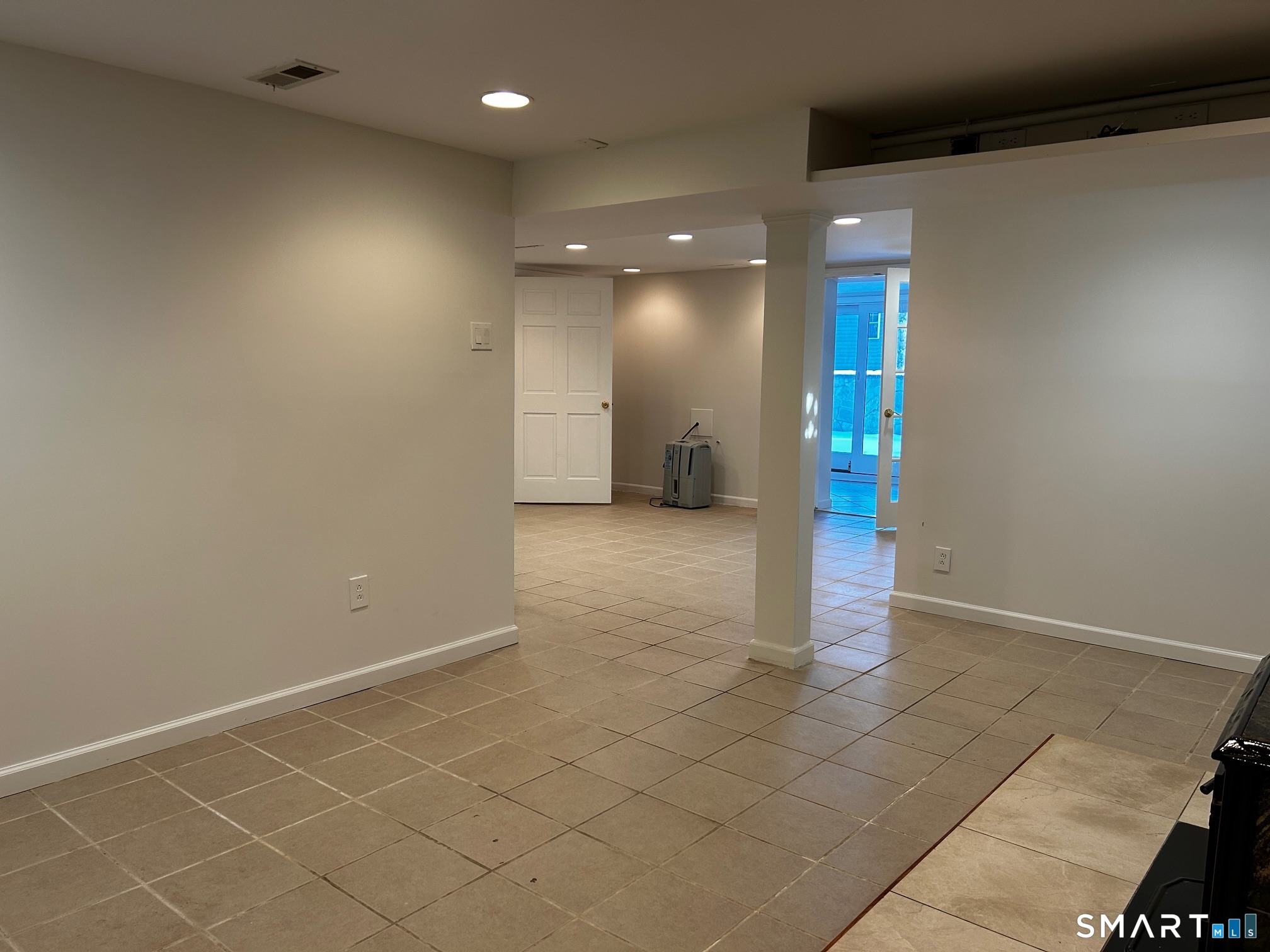 97 Godfrey Road Fairfield, CT 06825 - Photo 23 of 33 Family room.