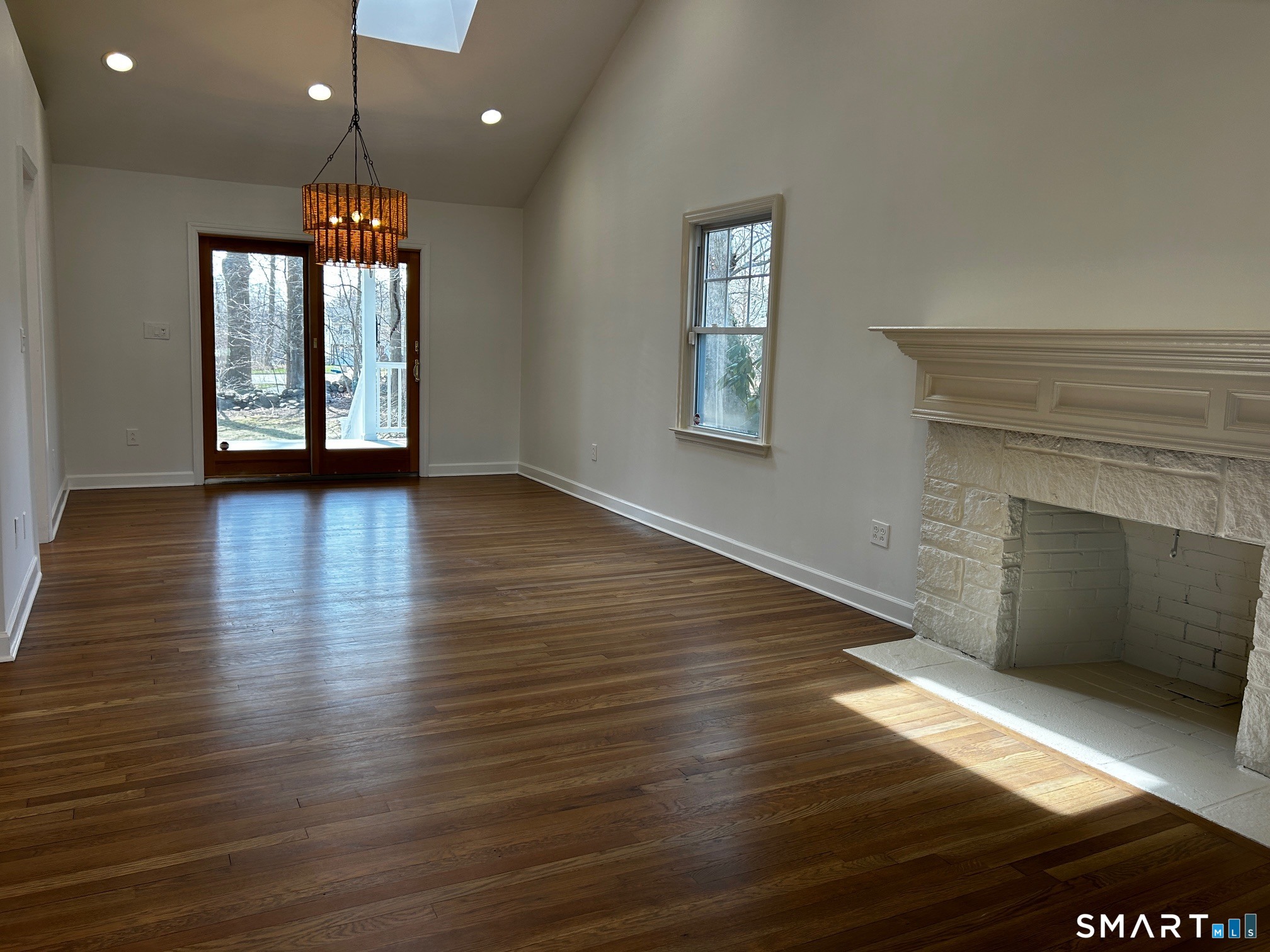 97 Godfrey Road Fairfield, CT 06825 - Photo 6 of 33 Living room area.