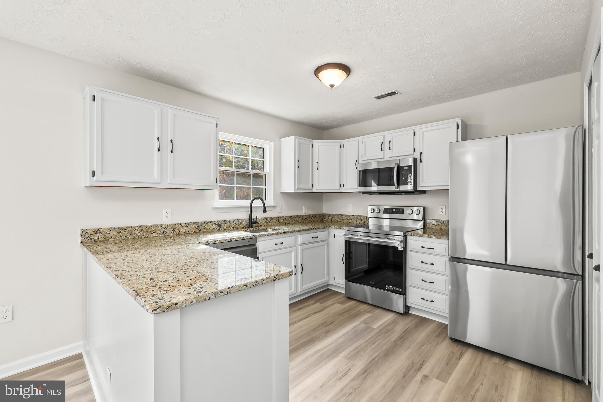 306 Kings Crest Drive Stafford, VA 22554 - Photo 7 of 41 a kitchen with granite countertop a refrigerator stove top oven and sink