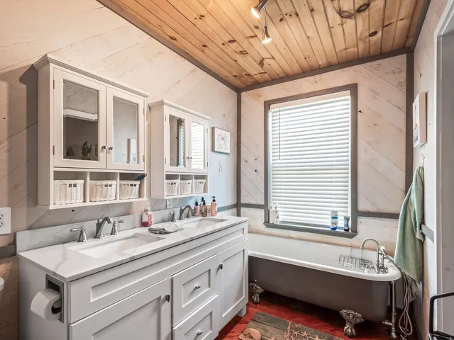 $585,000 | 344 Lily Circle, Eastpoint, FL 32328