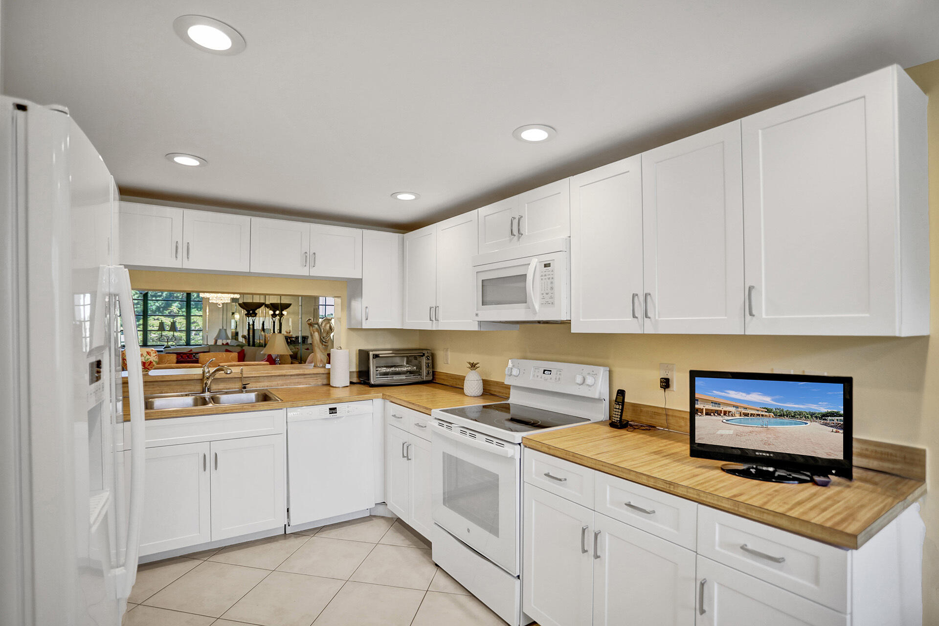 15075 Witney Road, Unit 212 Delray Beach, FL 33484 - Photo 2 of 57 Kitchen