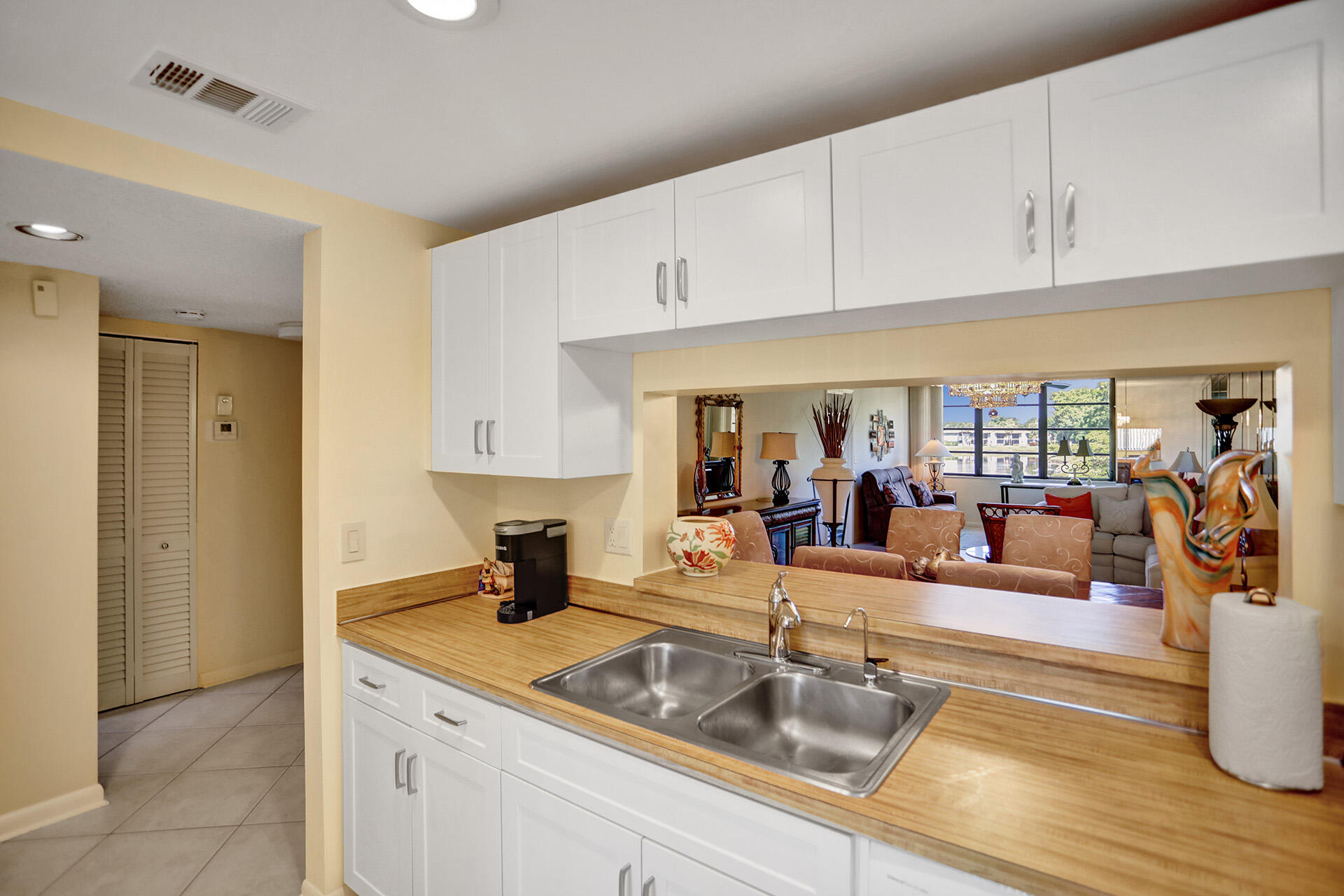 15075 Witney Road, Unit 212 Delray Beach, FL 33484 - Photo 5 of 57 Kitchen