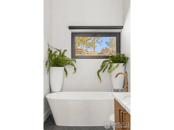 a view of entryway and hall