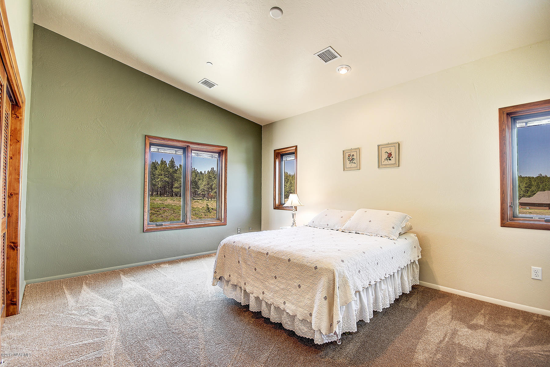 4538 West Brackin Ranch Road Flagstaff, AZ 86001 - Photo 24 of 33 Guest Bedroom 4