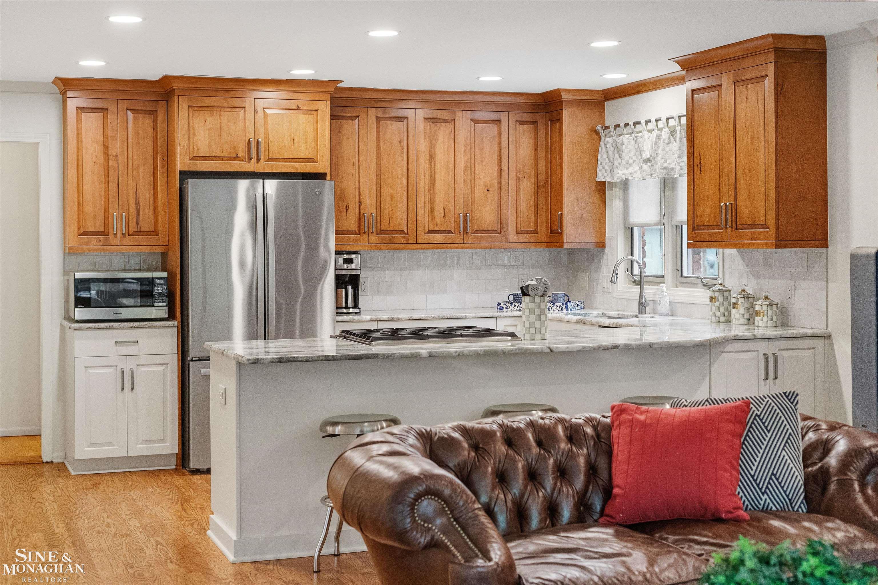 725 Fisher Road Grosse Pointe, MI 48230 - Photo 12 of 63 50211891-91fbaa0a-0cc4-4c18-88ad-68d281b17426.JPG