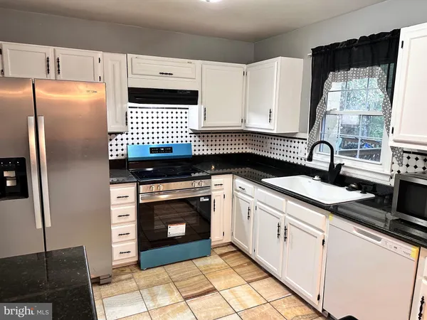 $2,900 | 7914 Forest Path Way, Springfield, VA 22153