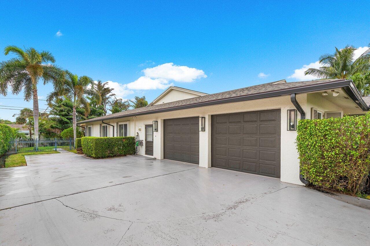 1080 Southwest 17th Street Boca Raton, FL 33486 - Photo 7 of 45 Garage & Driveway