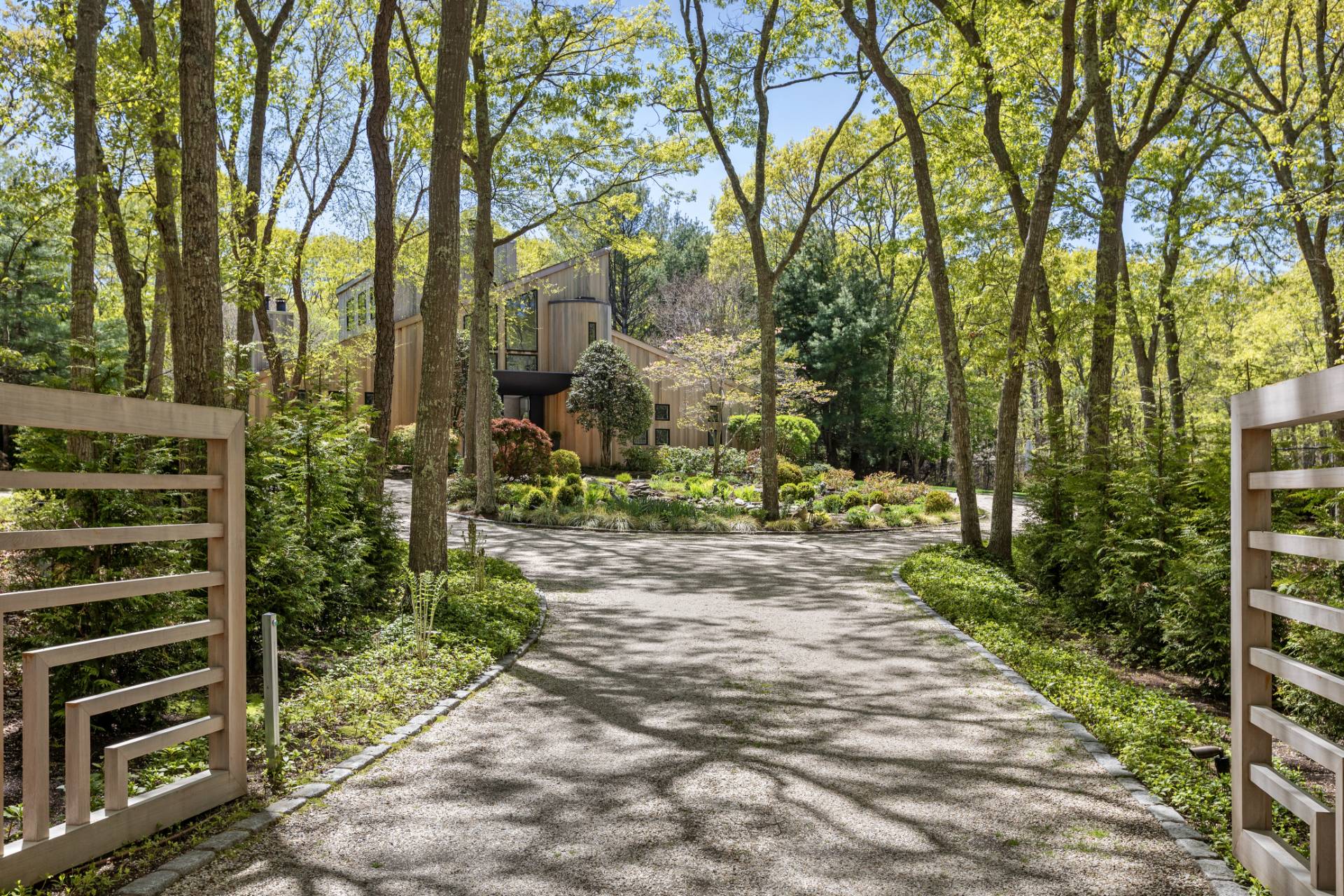 570 Rte 114 East Hampton, NY 11937 - Photo 2 of 40