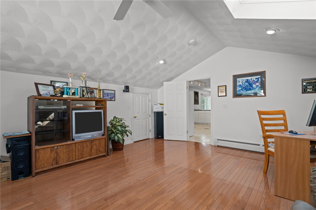 40 Conanicus Road Narragansett, RI 02882 - Photo 26 of 49 Upstairs