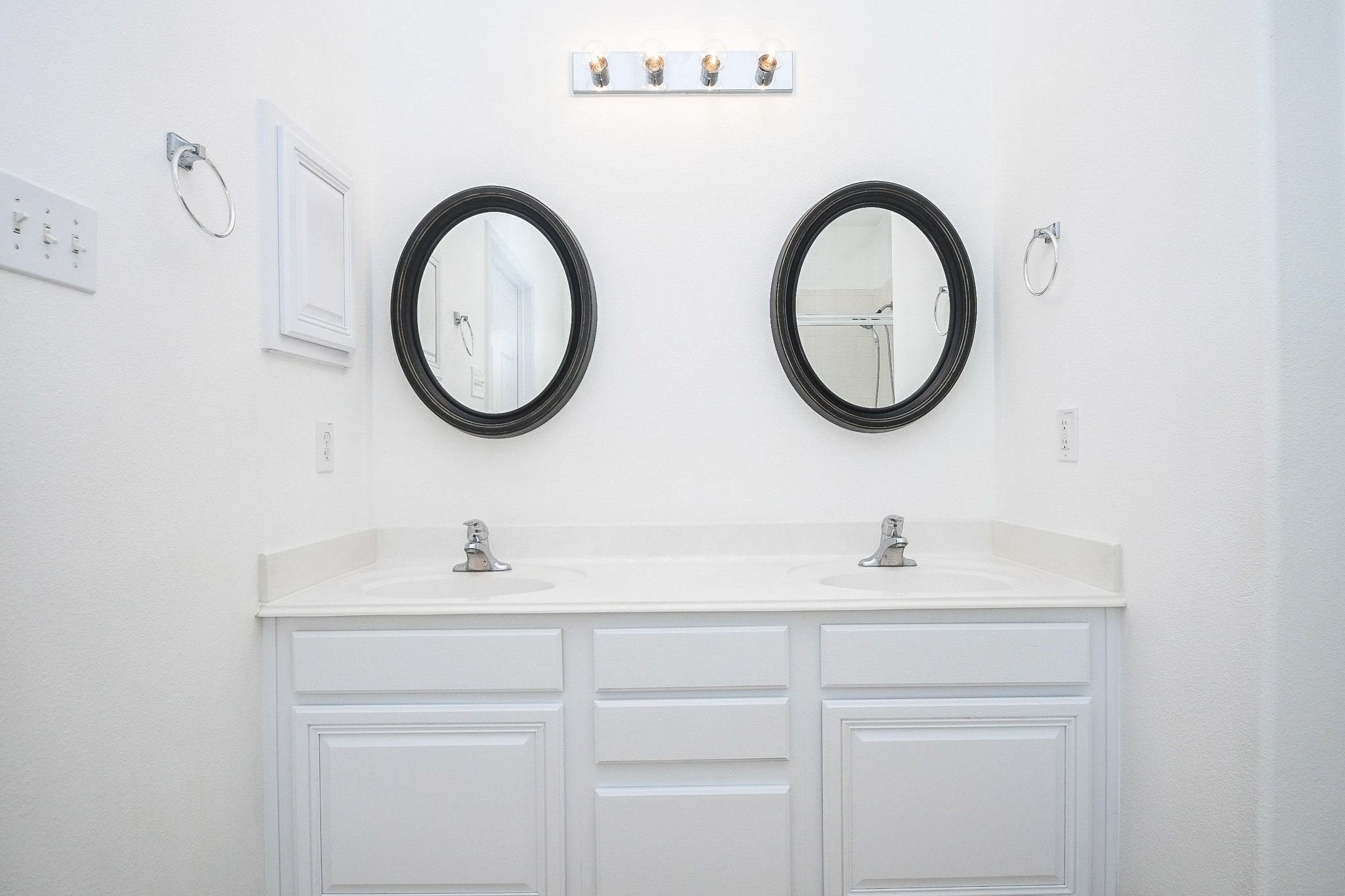 6927 Round Rose Court Spring, TX 77379 - Photo 22 of 37 Double sinks and round mirrors!