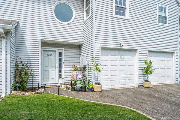 $599,999 | 1405 Sara Circle, Port Jefferson Station, NY 11776