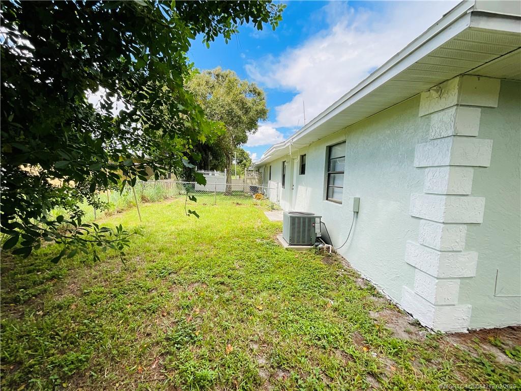 208 North 28th Street Fort Pierce, FL 34947 - Photo 2 of 12