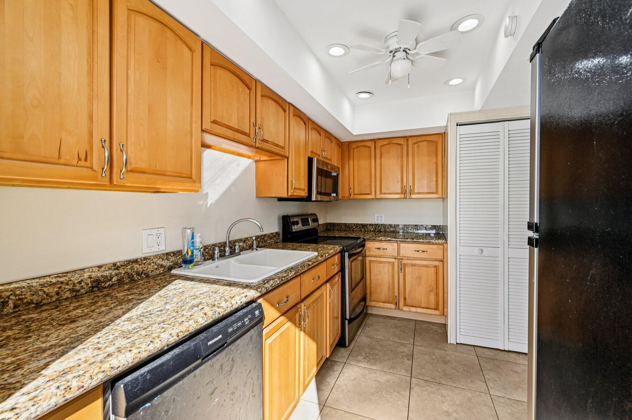 370 Wilma Circle, Unit 6 Riviera Beach, FL 33404 - Photo 11 of 28 11-web-or-mls-Wilma Cir-S1912-011