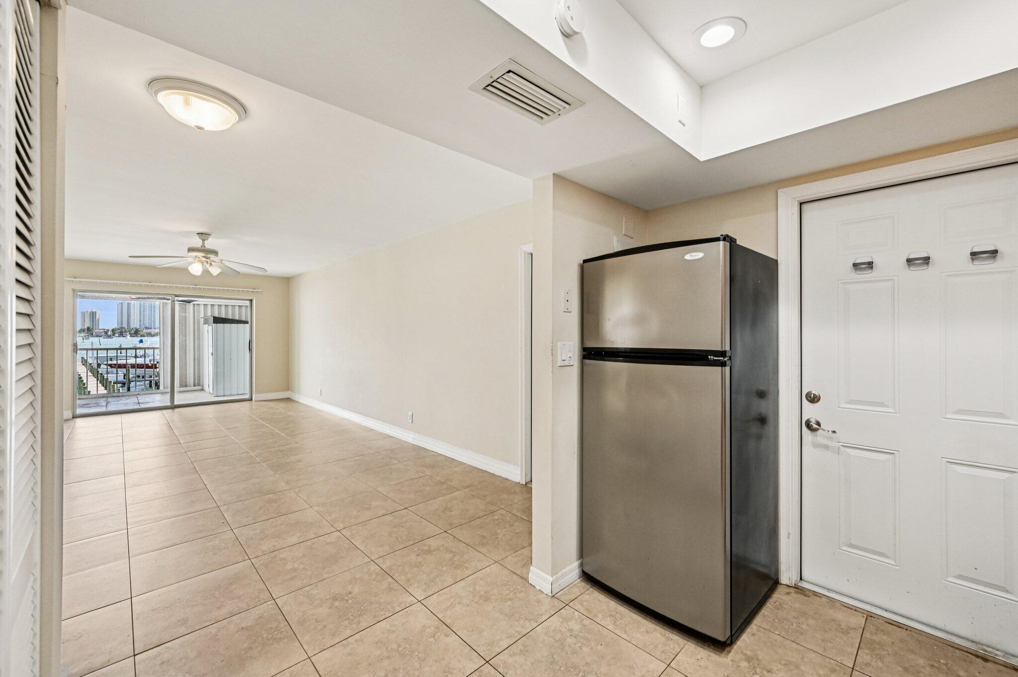 370 Wilma Circle, Unit 6 Riviera Beach, FL 33404 - Photo 13 of 28 13-web-or-mls-Wilma Cir-S1912-013