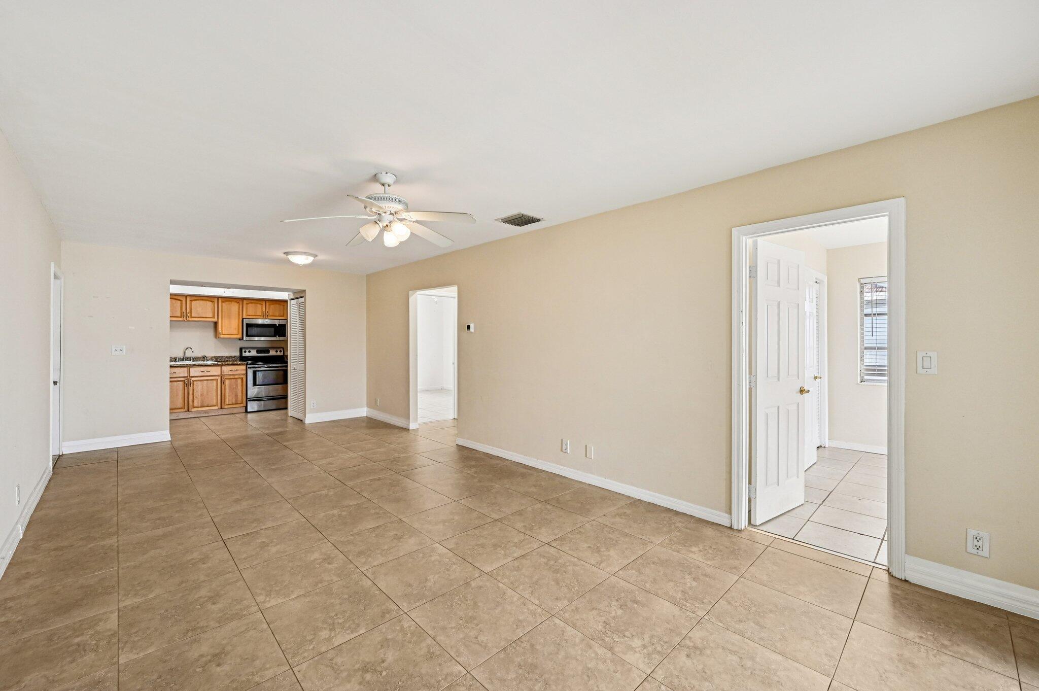 370 Wilma Circle, Unit 6 Riviera Beach, FL 33404 - Photo 8 of 28 8-web-or-mls-Wilma Cir-S1912-008