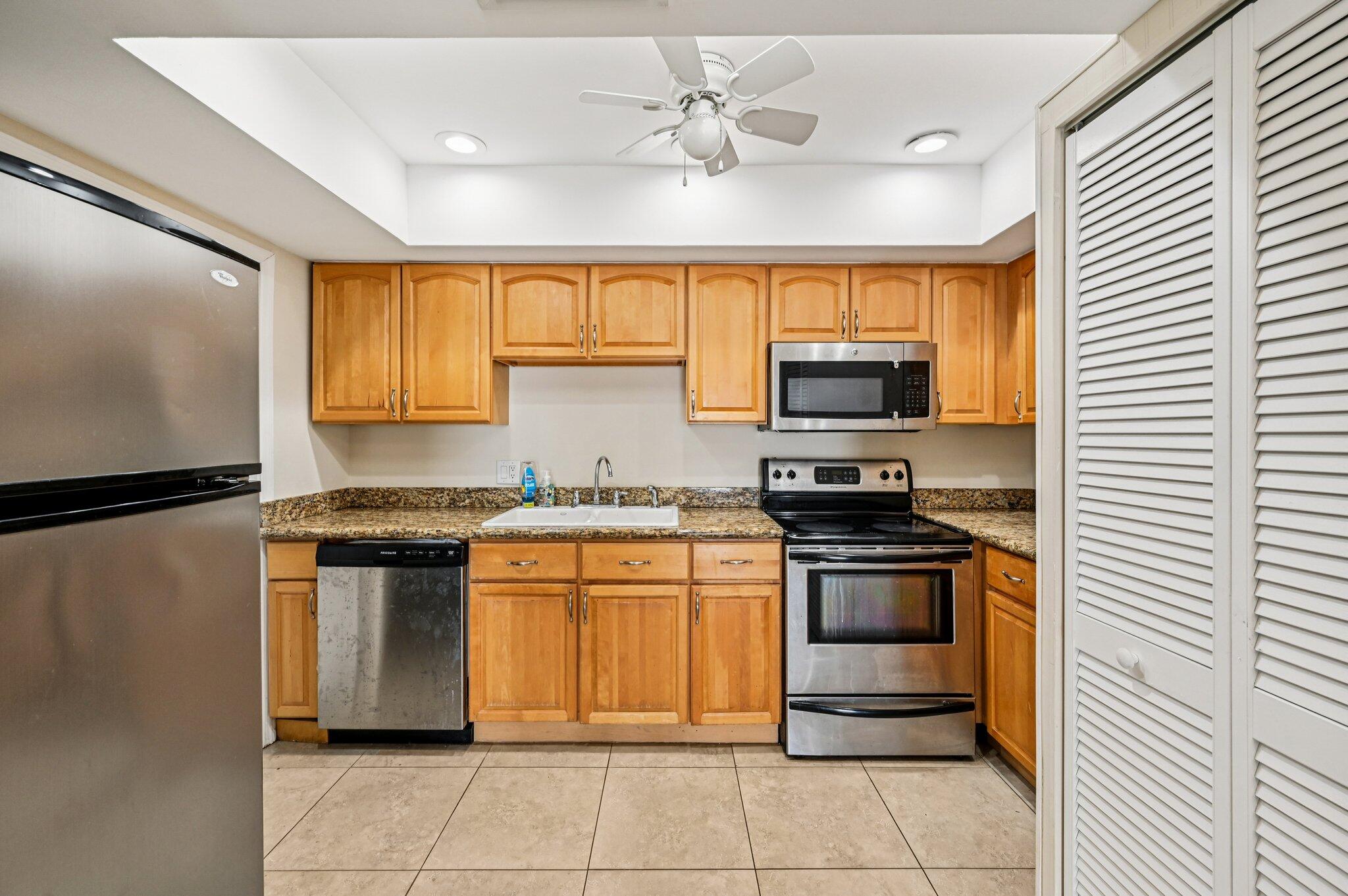 370 Wilma Circle, Unit 6 Riviera Beach, FL 33404 - Photo 10 of 28 10-web-or-mls-Wilma Cir-S1912-010