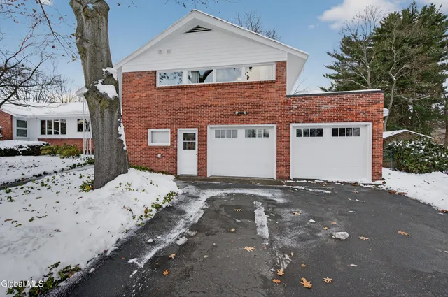 $599,900 | 6 Arbor Drive, Glens Falls, NY 12801