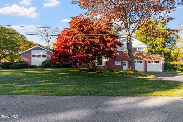 $599,900 | 6 Arbor Drive, Glens Falls, NY 12801