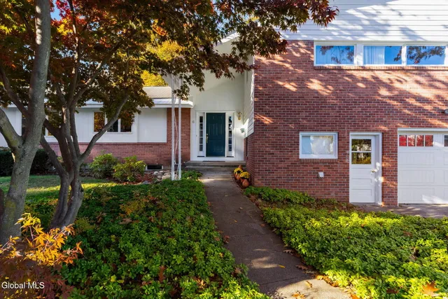 $599,900 | 6 Arbor Drive, Glens Falls, NY 12801