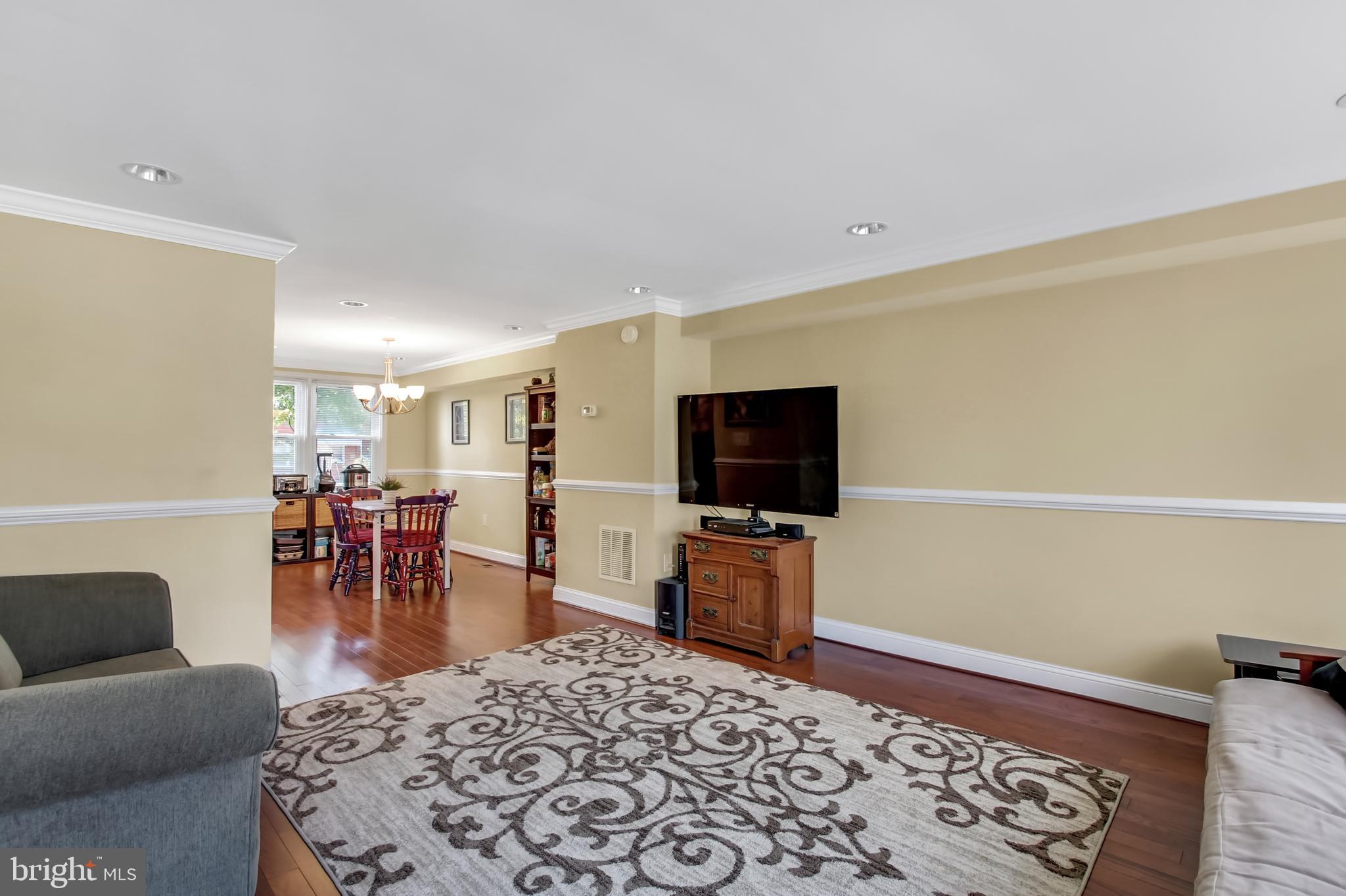 5502 Bucknell Road Baltimore, MD 21206 - Photo 3 of 25 Living Room