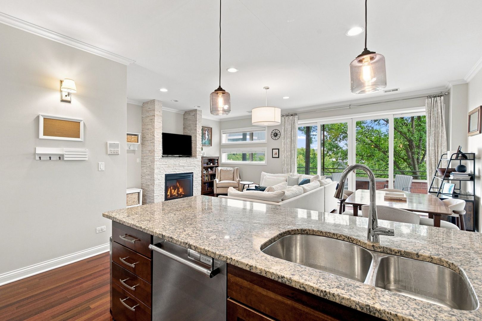1925 West Irving Park Road, Unit 3 Chicago, IL 60613 - Photo 14 of 34 Gallery Image 14