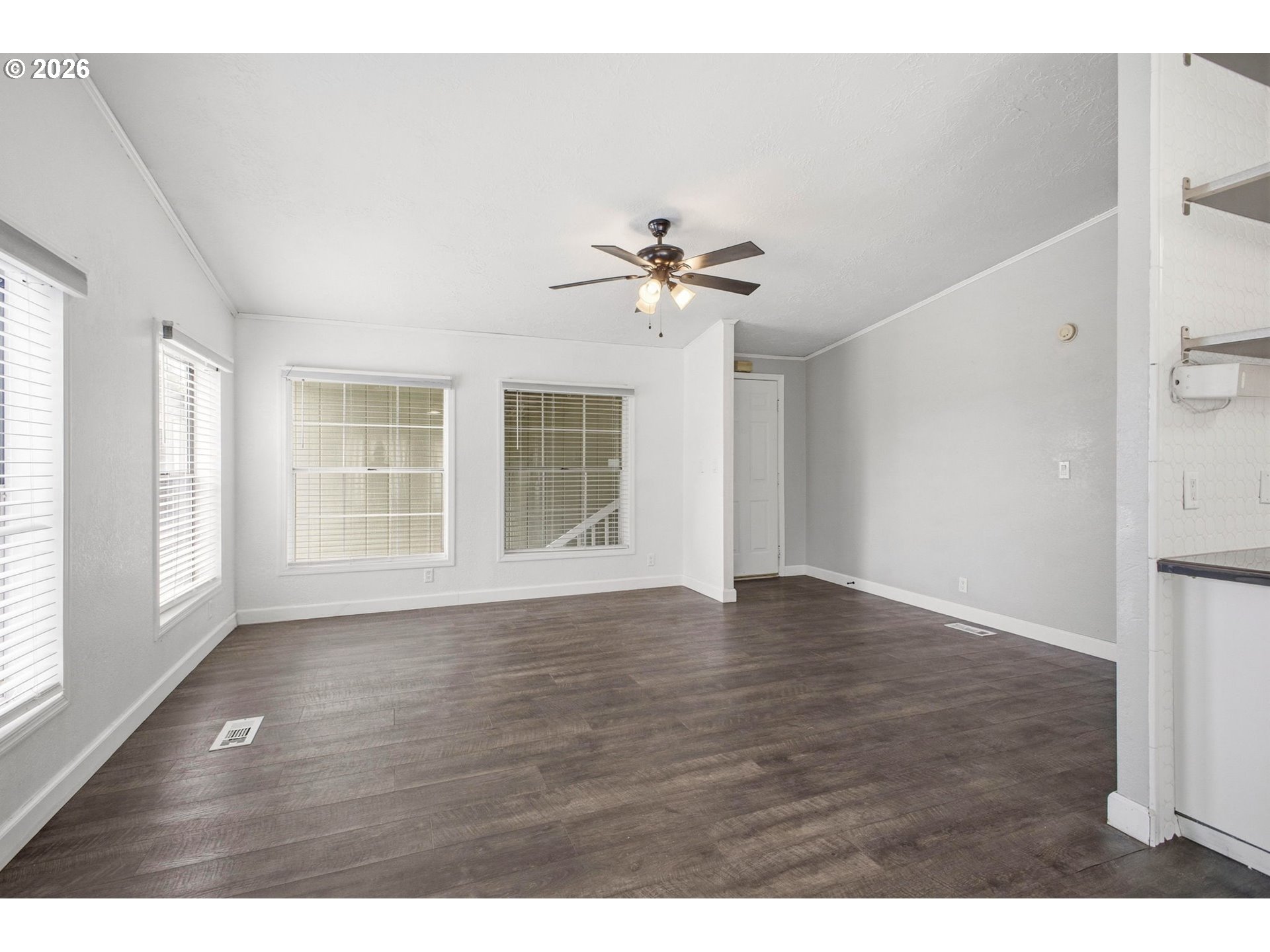 851 Southwest Sunset Way, Unit 28 Troutdale, OR 97060 - Photo 9 of 40