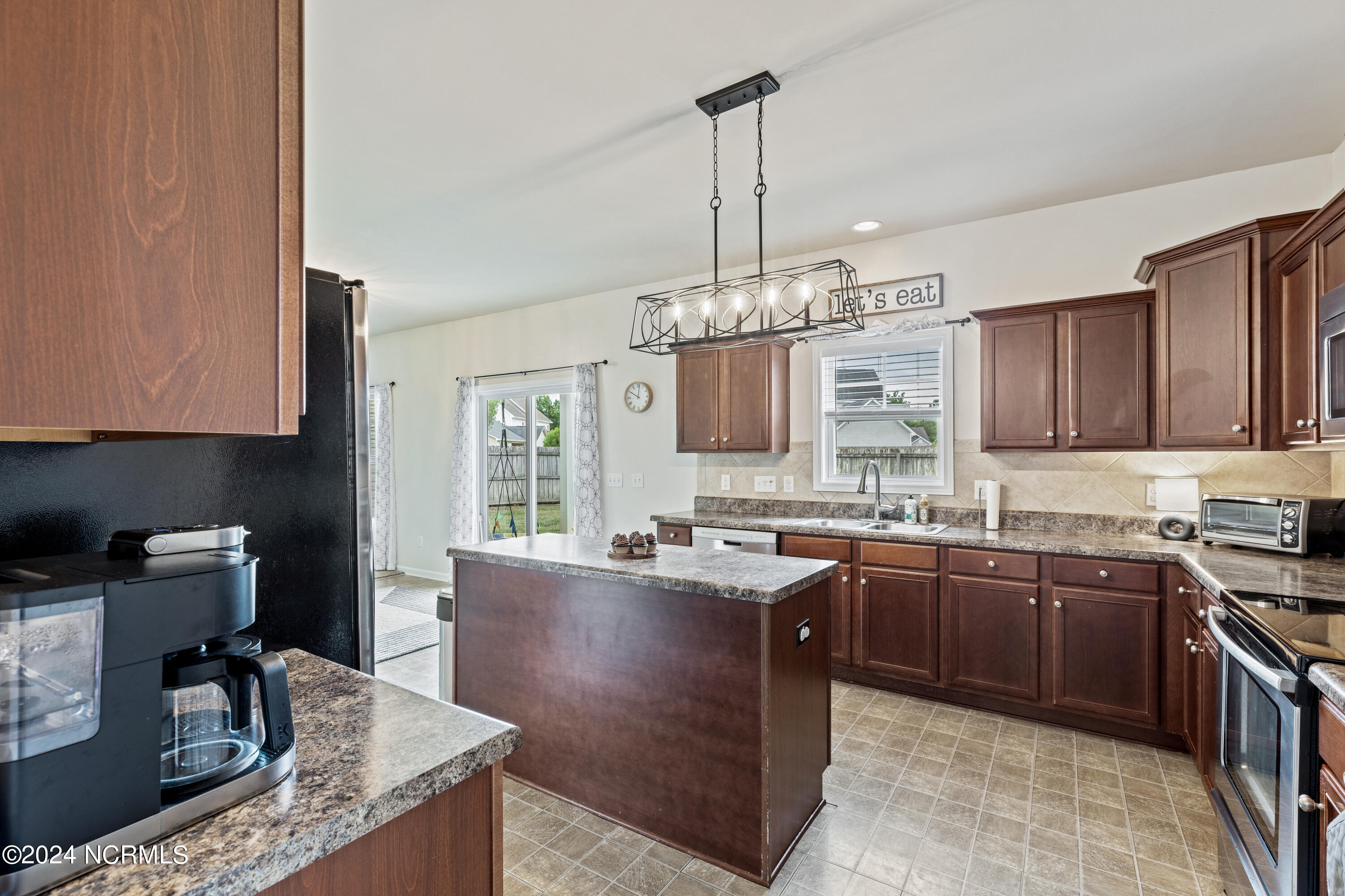 326 Kingston Road Jacksonville, NC 28546 - Photo 33 of 69 326 Kingston Rd - Kitchen