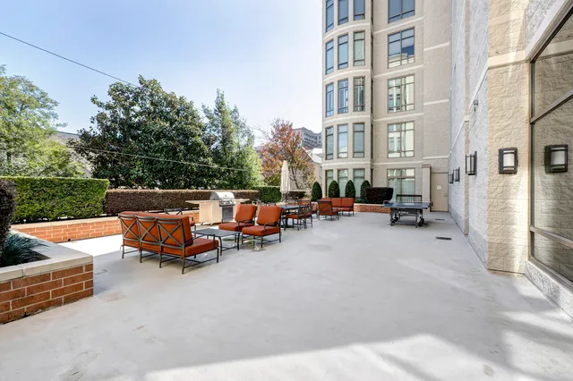 $725,000 | 2211 Briarglen Drive, Unit 706, Houston, TX 77027