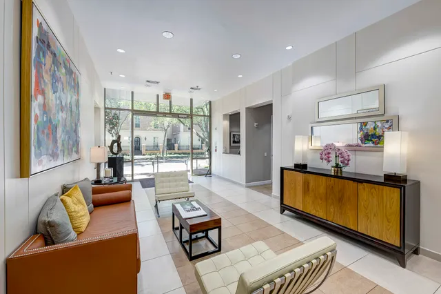 $725,000 | 2211 Briarglen Drive, Unit 706, Houston, TX 77027