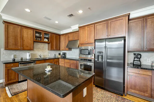 $725,000 | 2211 Briarglen Drive, Unit 706, Houston, TX 77027