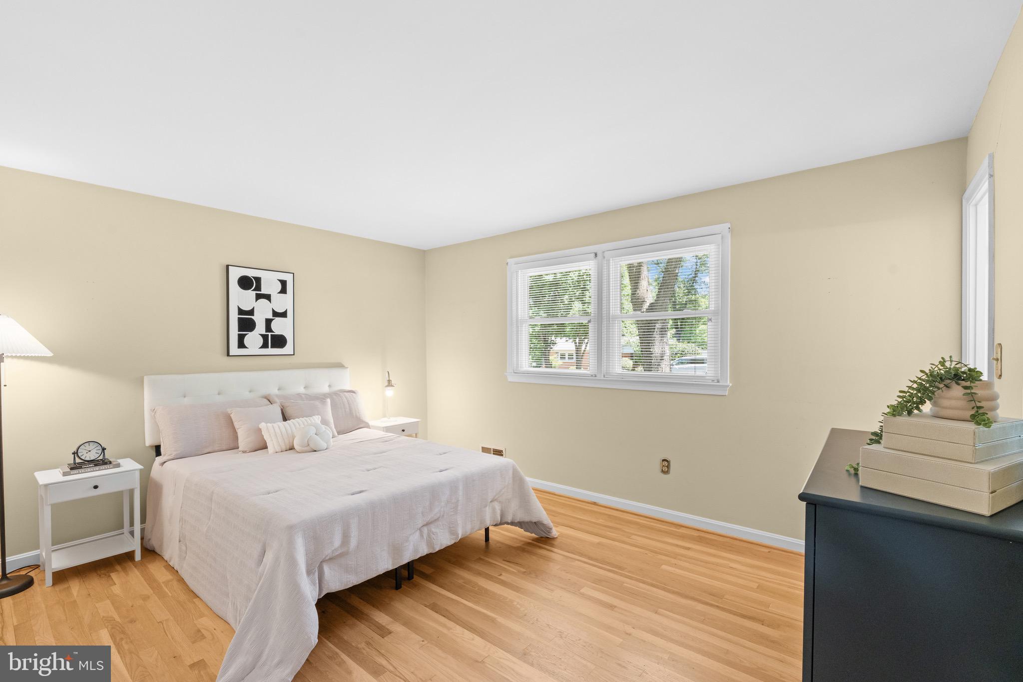 6604 Grey Fox Drive Springfield, VA 22152 - Photo 18 of 46 a bedroom with a bed and a desk