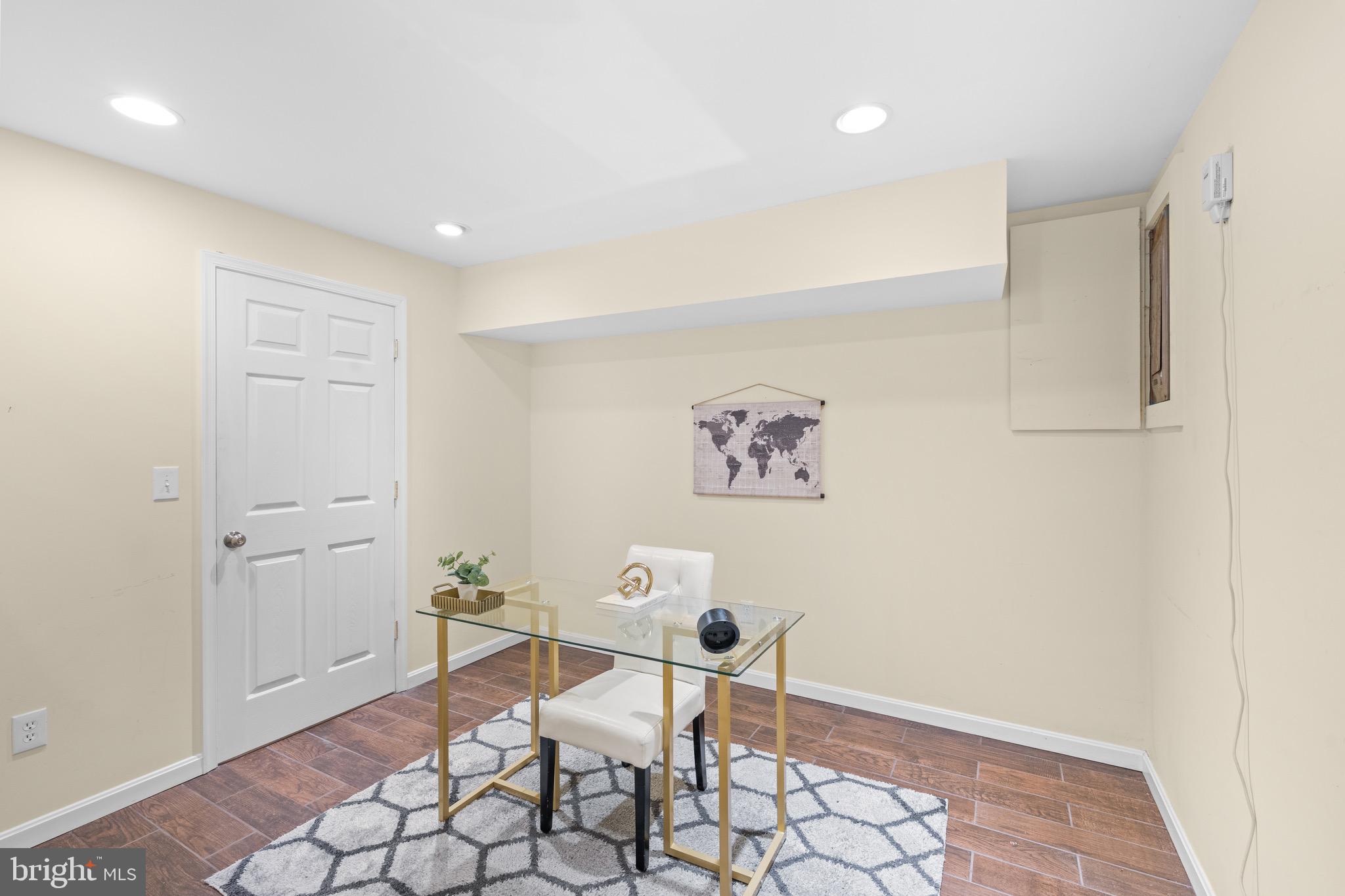 6604 Grey Fox Drive Springfield, VA 22152 - Photo 34 of 46 a view of workspace