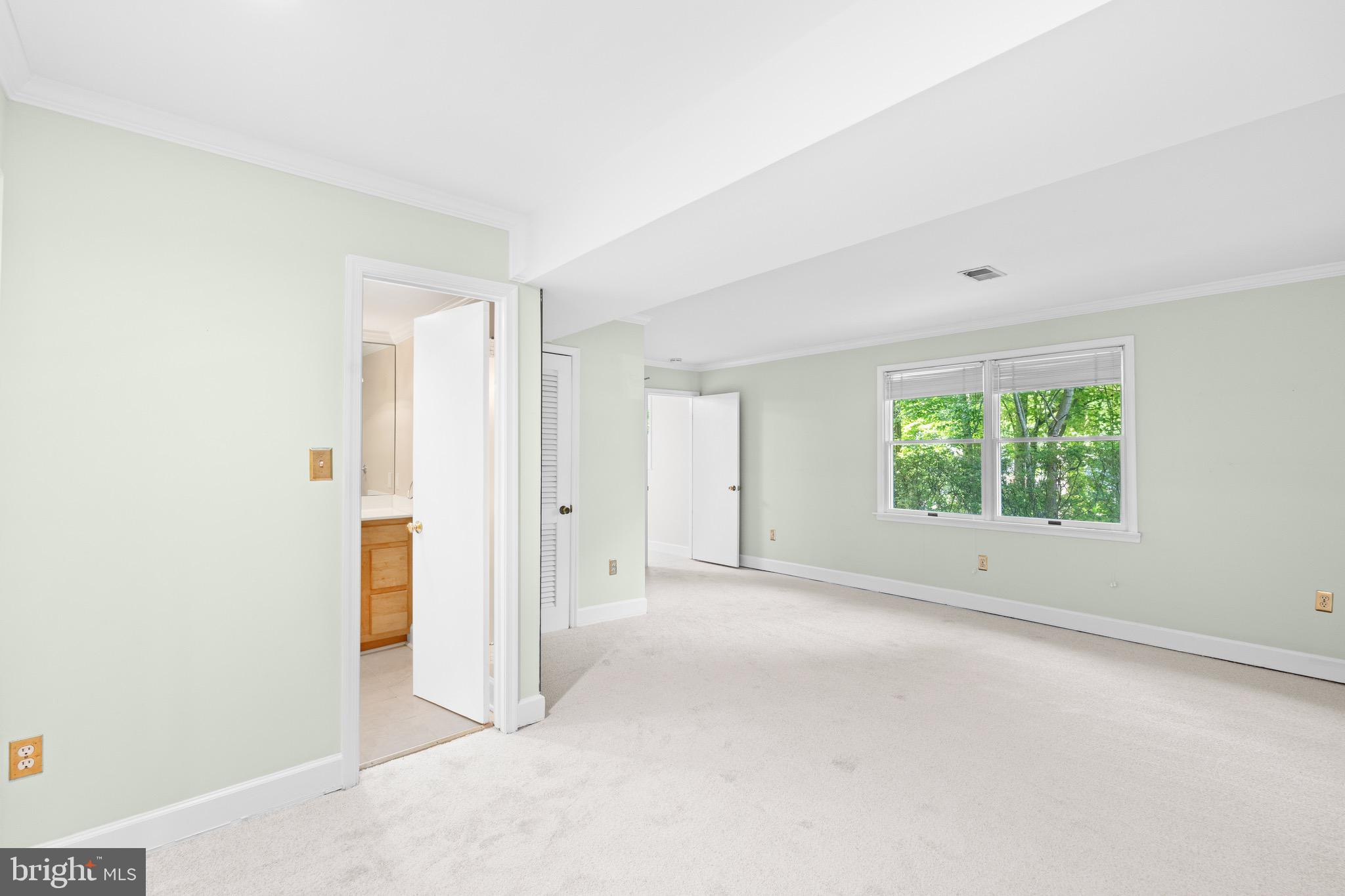6604 Grey Fox Drive Springfield, VA 22152 - Photo 35 of 46 an empty room with windows