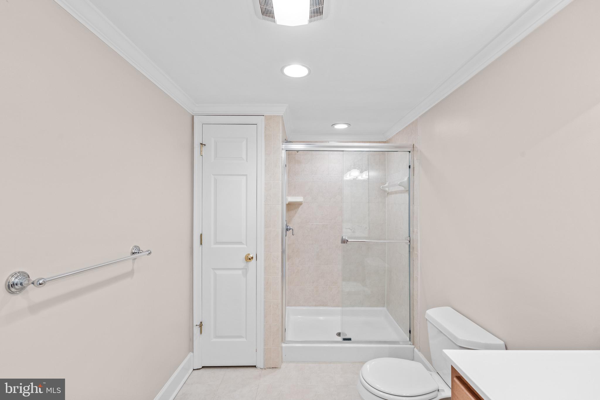 6604 Grey Fox Drive Springfield, VA 22152 - Photo 39 of 46 a bathroom with a shower a toilet and a sink